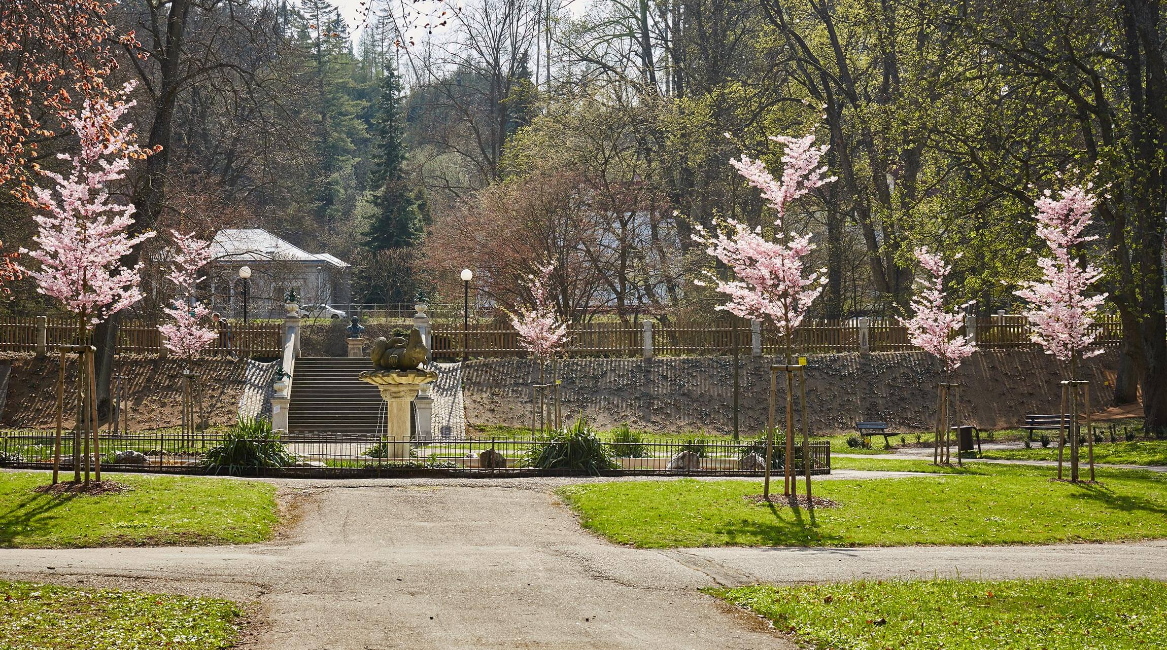 Trutnov, Městský park ve francouzském stylu s kašnou s drakem a bustou Uffo Horna 