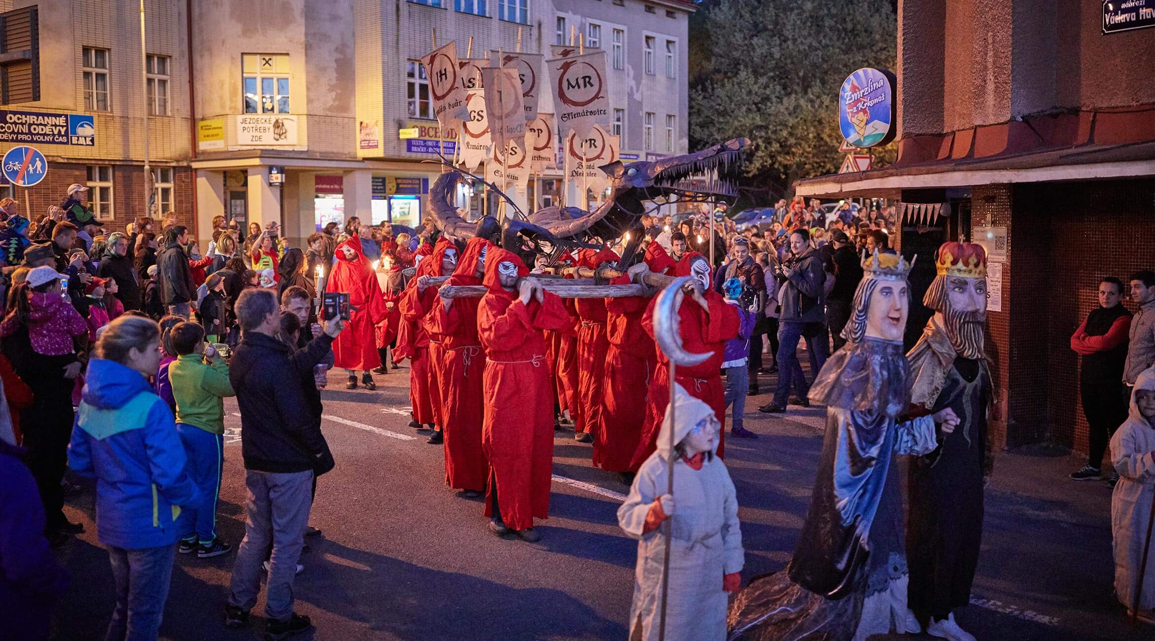 The best of Trutnov, They are carrying him!