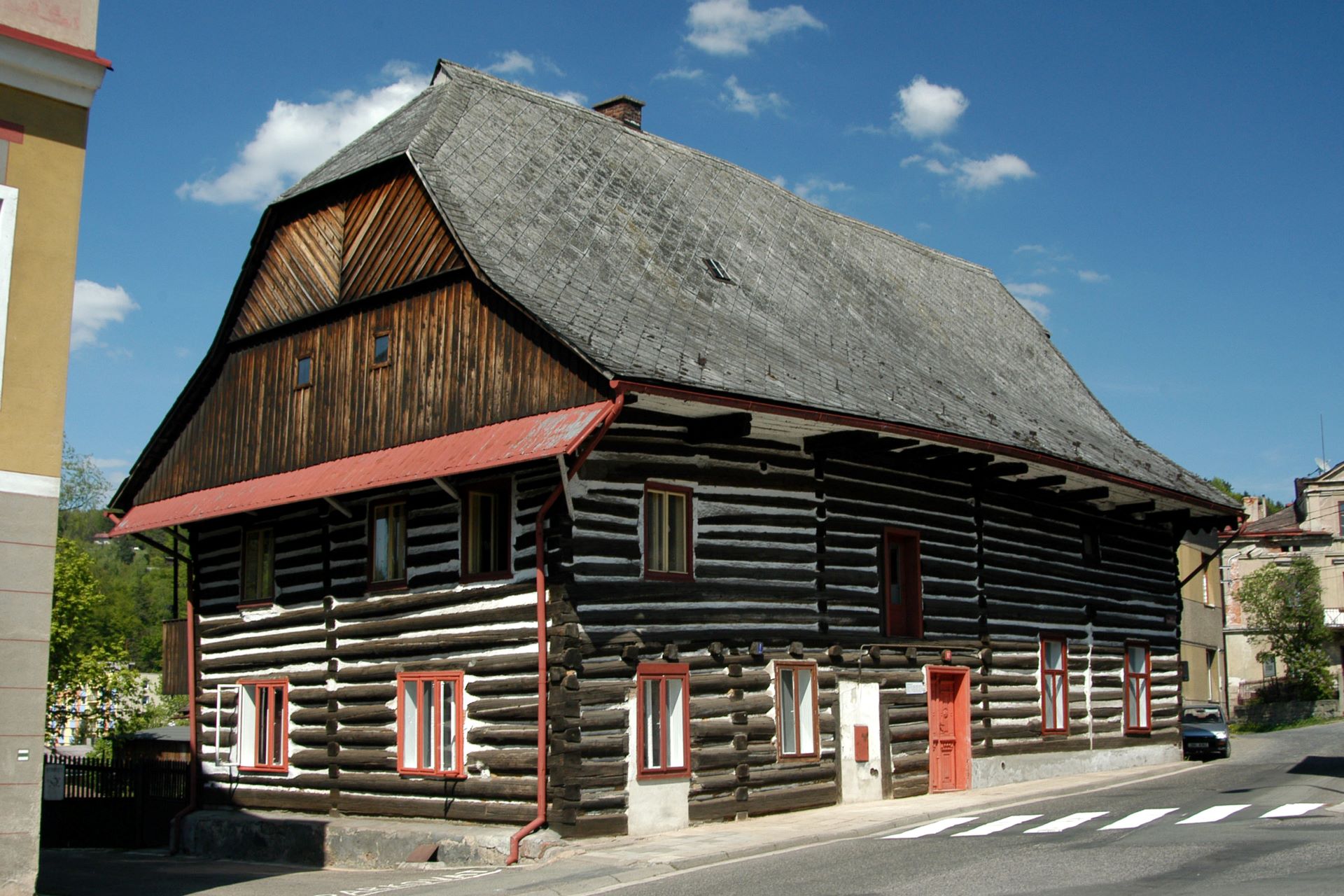 Trutnov, Pogranicze Kłodzkie, Úpice, Drewniany dom