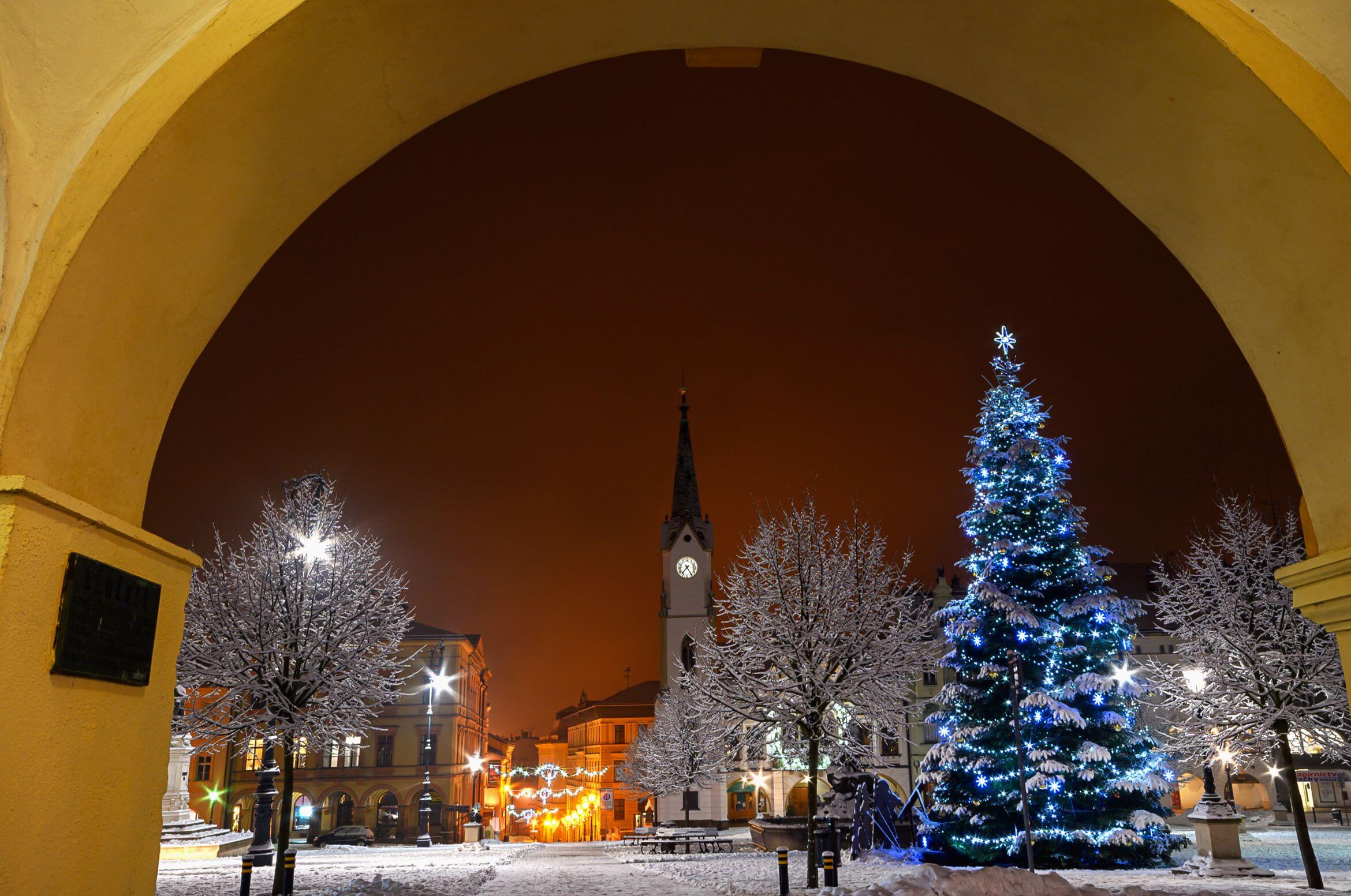 Trutnov, Krakonošovo náměstí, advent v Trutnově, vánoční strom, foto L. Hurdálková