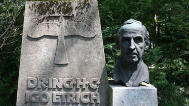 Trutnov, osobnosti, Igo Etrich, Flugzeugkonstrukteur, Denkmal in Salzburg