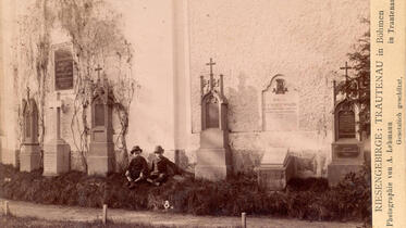 Trutnov, prusko-rakouská válka 1866, dobový snímek vojenského hřbitova u kaple sv. Jana Křtitele sbírka Muzea Podkrkonoší