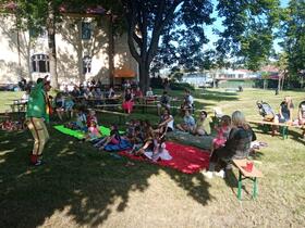 Trutnov, sousedská slavnost Otevřená zahrada, azylový dům Most k životu