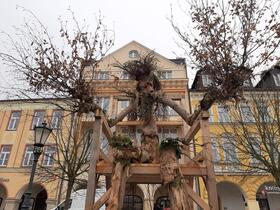 Trutnov,  Už ho nesou! městské dračí slavnosti, Lesní muž - Krakonošovo náměstí, foto Jana Luňáčková