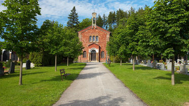 Trutnov, Kapelle des hl. Kreuzes und Denkmäler am Stadtfriedhof