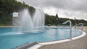 Trutnov, Hallen- und Freibad