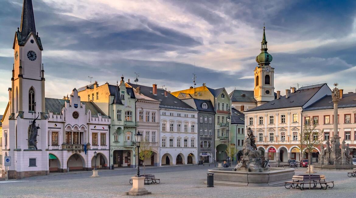 Trutnov, Krakonošovo náměstí a kostel Narození Panny Marie