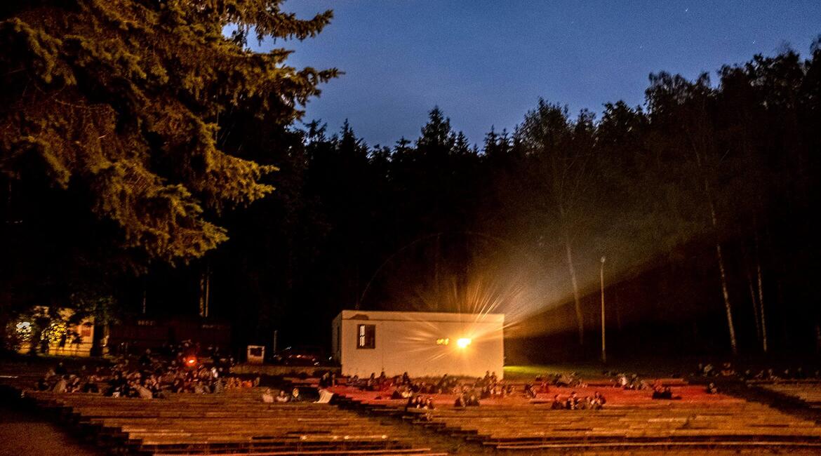 Trutnov, letní kino Bojiště, Dvanáct opic