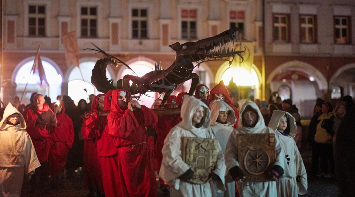 Trutnov, městské dračí slavnosti Už ho nesou!