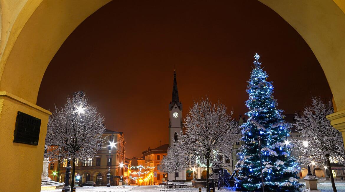 Trutnov, Krakonošovo náměstí, Vánoční strom, foto Lenka Hurdálková