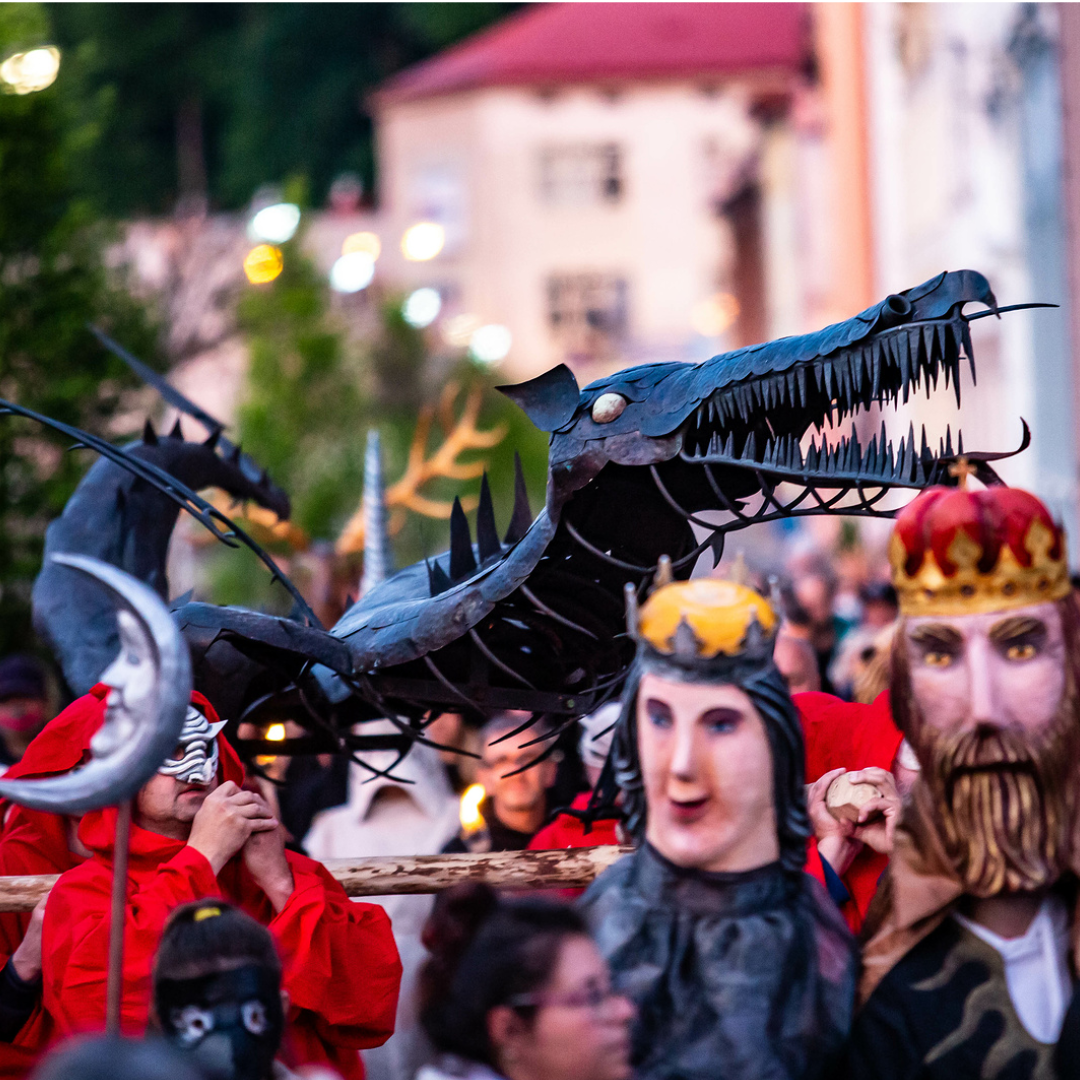 Už ho nesou! aneb o víle Meluzíně - dračí slavnosti