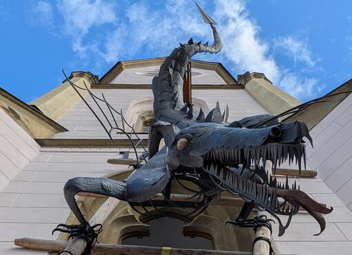 Trutnov, Už ho nesou!